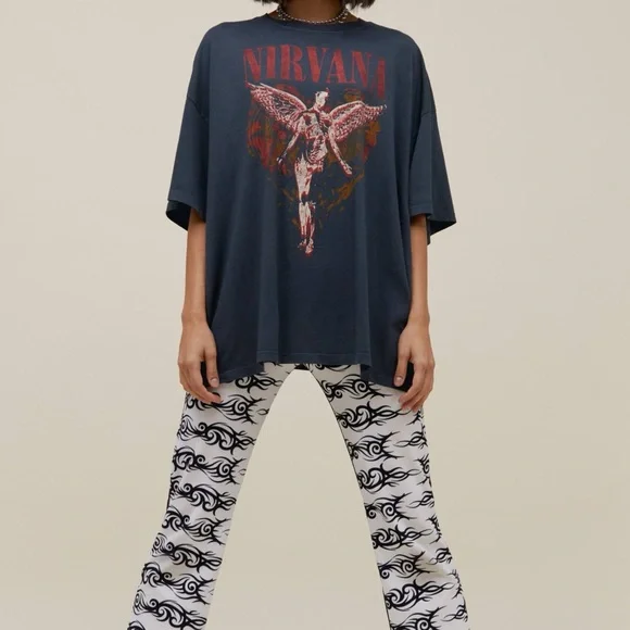 Daydreamer Nirvana Trippy Heart Tee - Picture 3 of 4